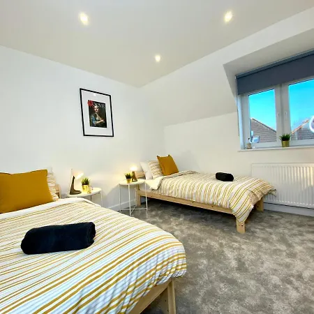 Seaside Haven: Spacious 2-Bedroom Retreat with Garden Lytchett Minster Exterior photo