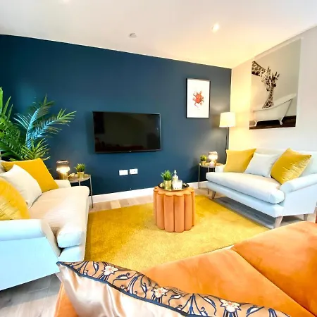 Seaside Haven: Spacious 2-Bedroom Retreat with Garden Lytchett Minster Exterior photo