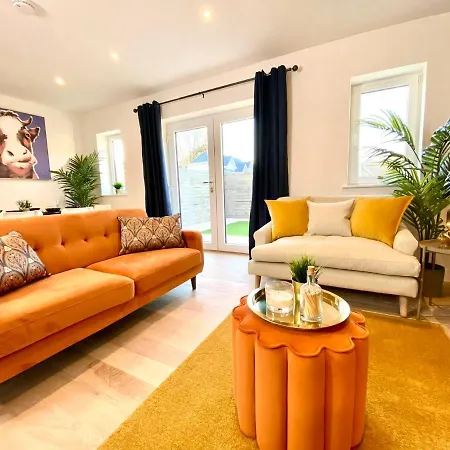 Seaside Haven: Spacious 2-Bedroom Retreat with Garden Lytchett Minster Exterior photo