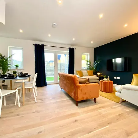 Seaside Haven: Spacious 2-Bedroom Retreat with Garden Lytchett Minster Exterior photo