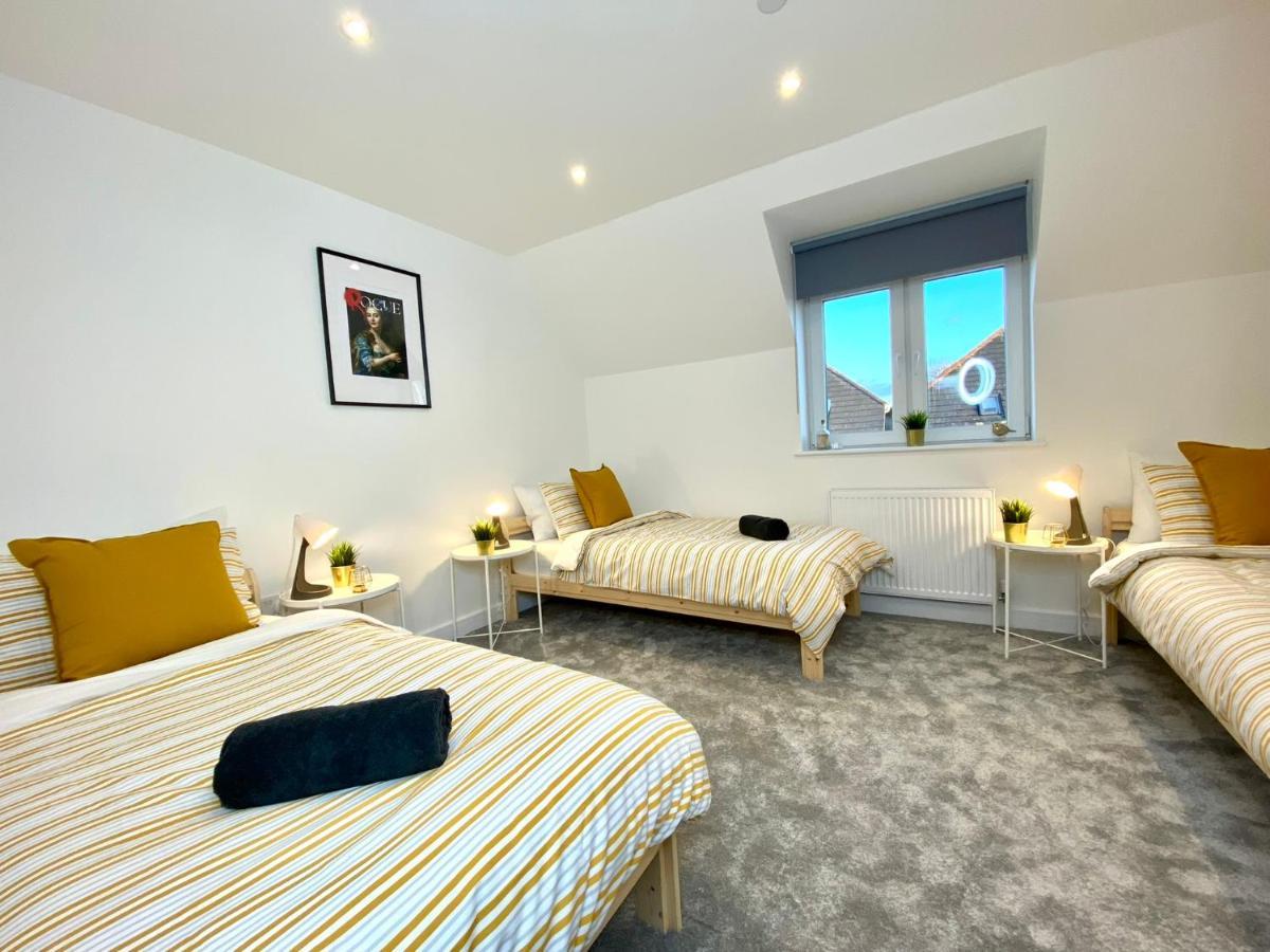 Seaside Haven: Spacious 2-bedroom Retreat With Garden * Lytchett Minster
