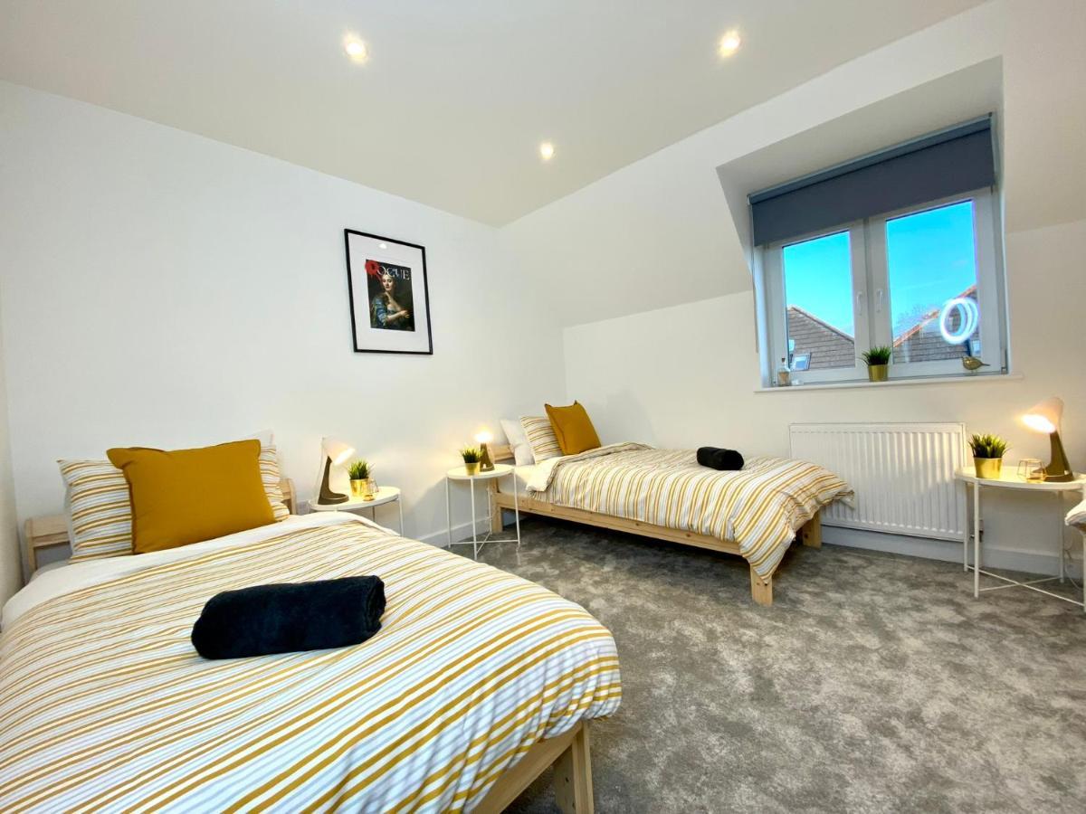 Holiday home Seaside Haven: Spacious 2-bedroom Retreat With Garden *