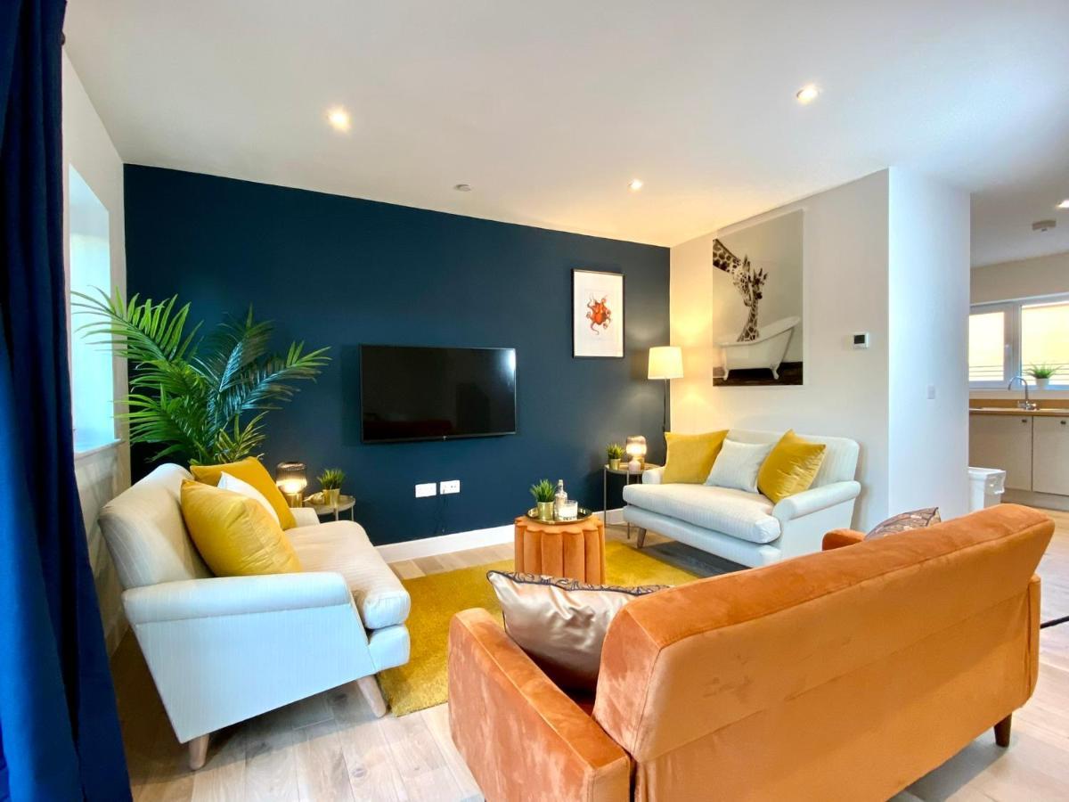 Seaside Haven: Spacious 2-bedroom Retreat With Garden