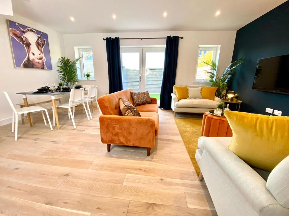 Seaside Haven: Spacious 2-bedroom Retreat With Garden *