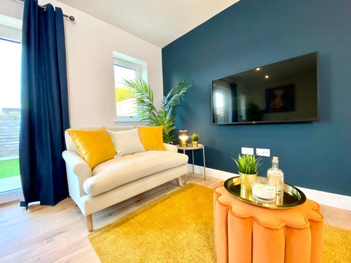 Seaside Haven: Spacious 2-bedroom Retreat With Garden * Lytchett Minster
