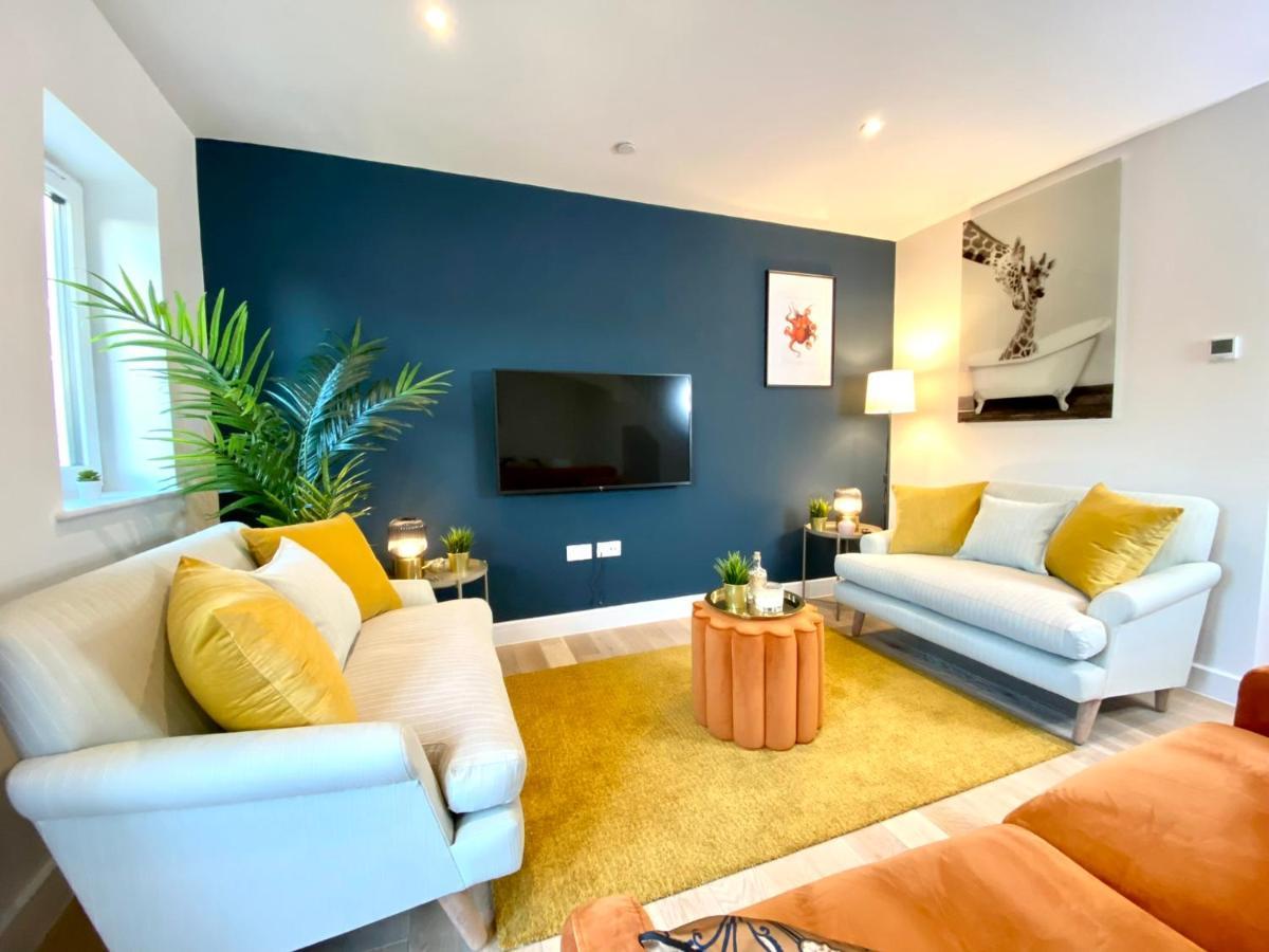 Seaside Haven: Spacious 2-bedroom Retreat With Garden