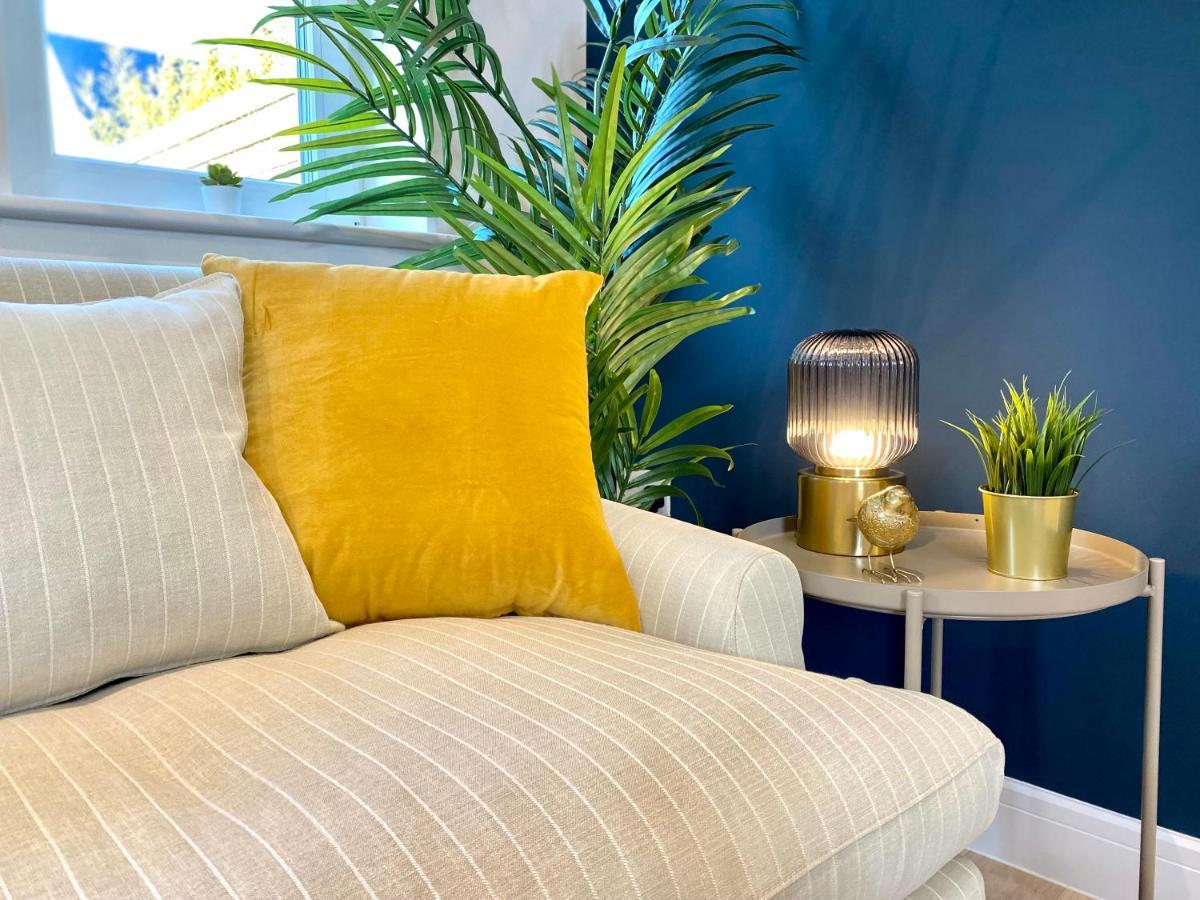 Seaside Haven: Spacious 2-bedroom Retreat With Garden *