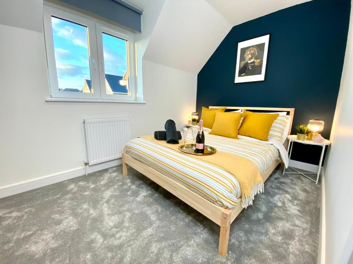 Seaside Haven: Spacious 2-bedroom Retreat With Garden *