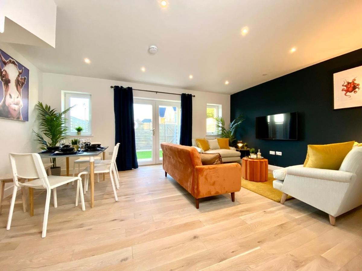 Seaside Haven: Spacious 2-bedroom Retreat With Garden Holiday home Lytchett Minster