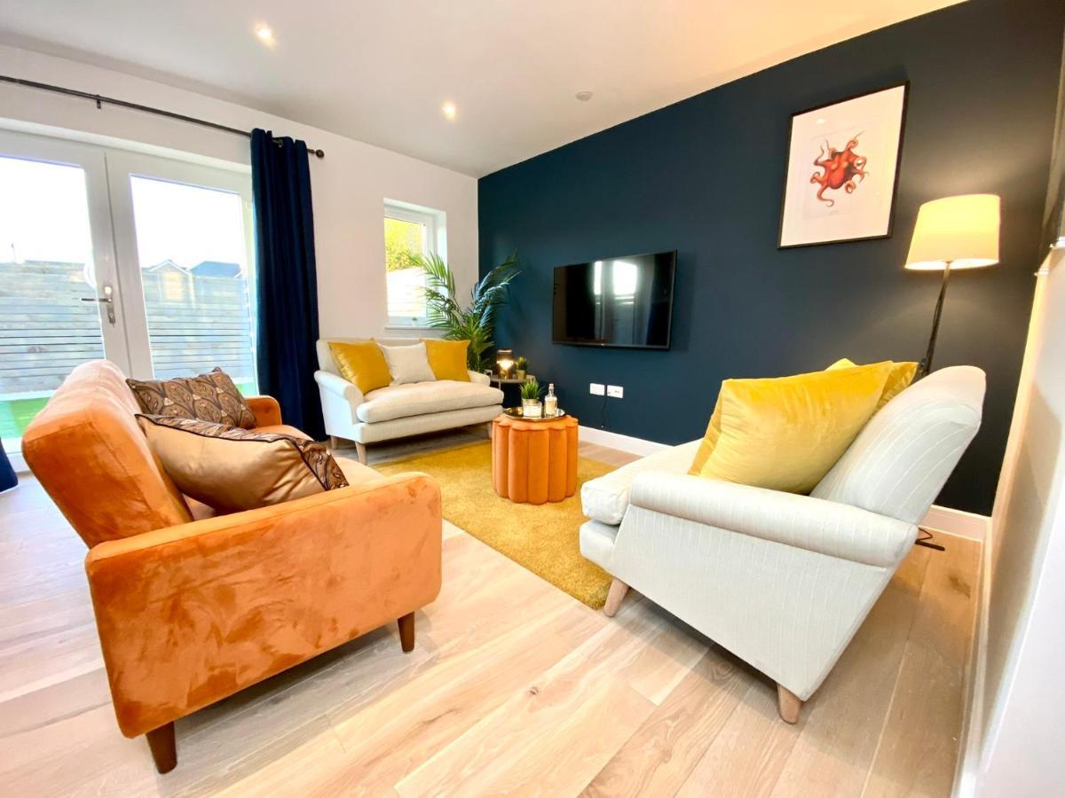 Seaside Haven: Spacious 2-bedroom Retreat With Garden * Lytchett Minster